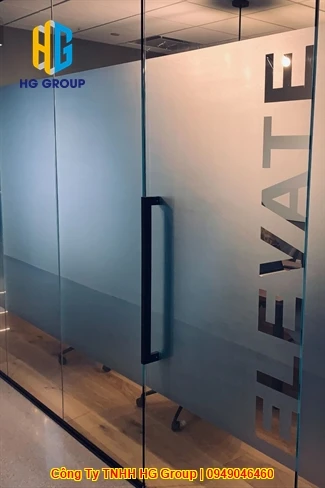Dán Decal Mờ Văn Phòng Công Ty Có Cắt Logo Cần Thơ Giá Xưởng Trọn Gói Tinh Tế