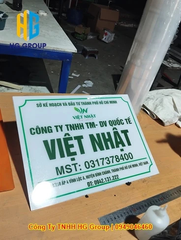 Gia Công Bảng Tên Công Ty Mica Việt Nhật Tại Cần Thơ